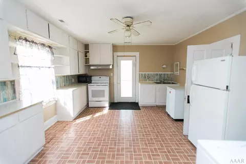 413 E Queen St, Edenton, NC 27932 photo 5