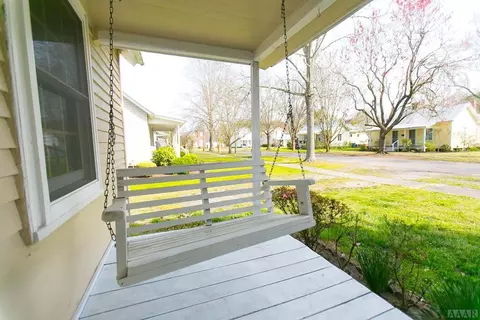 413 E Queen St, Edenton, NC 27932 photo 2