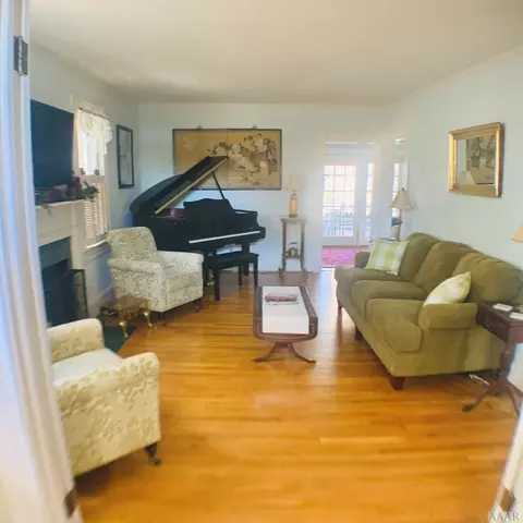 219 E King St, Edenton, NC 27932 photo 3