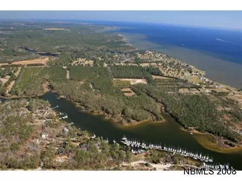 110 Madison Ave, Oriental, NC 28571 photo 1