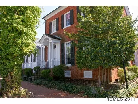 605 Pollock St, New Bern, NC 28562 photo 1