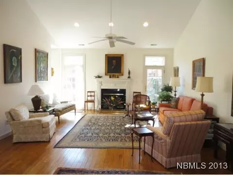 1003 Devonshire Dr, New Bern, NC 28562 photo 2