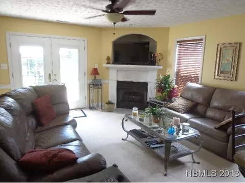 138 Luke Ct, New Bern, NC 28560 photo 2