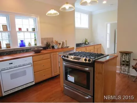 413 E Front St, New Bern, NC 28560 photo 8