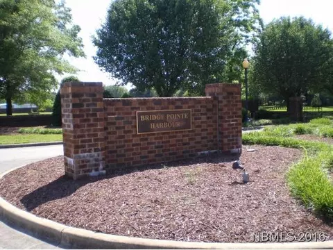 103 Bridge Pointe Dr, New Bern, NC 28562 photo 4