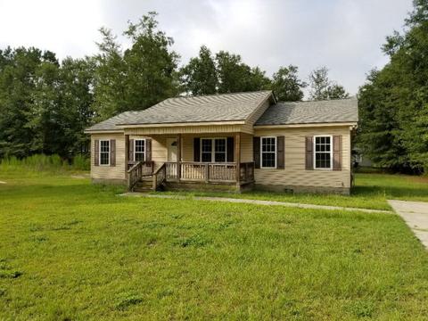 155 Clarks Dr, Maxton, NC 28364 photo 1