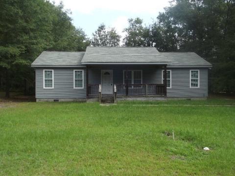 408 Smith St, Maxton, NC 28364 photo 1