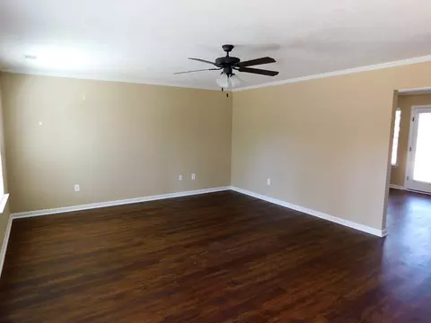 698 Pineview Dr, Thomson, GA 30824 photo 2