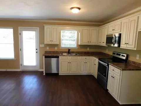 698 Pineview Dr, Thomson, GA 30824 photo 4