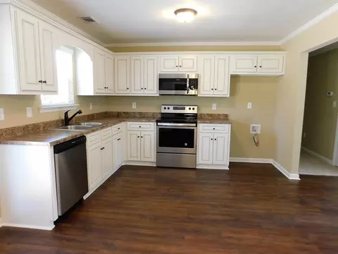 698 Pineview Dr, Thomson, GA 30824 photo 5