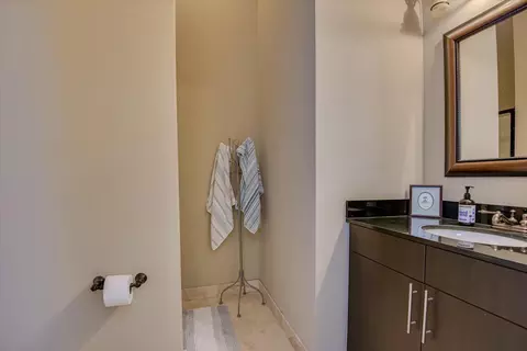 Bath - 936 Broad St #416, Augusta, GA 30901 photo 3 of 3