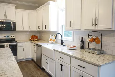 Kitchen - 104 Godfrey Dr, Mccormick, SC 29835 photo 4 of 4