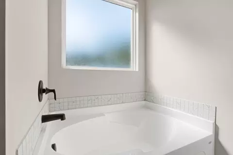 Bath - 3191 Old Augusta Rd, Dearing, GA 30808 photo 3 of 4