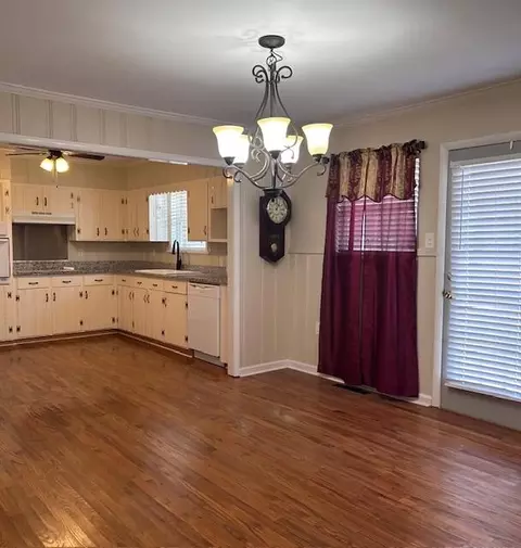 Dining - 410 Johns Rd, Thomson, GA 30824 photo 1 of 2