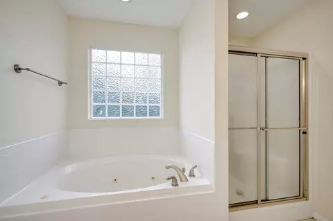 Bath - 1124 Brighton Dr, Evans, GA 30809 photo 3 of 5