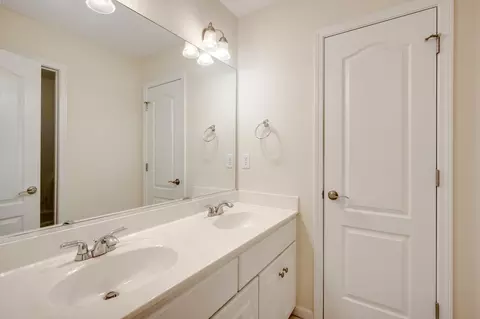 Bath - 1124 Brighton Dr, Evans, GA 30809 photo 4 of 5