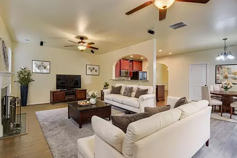 Living - 2789 Huntcliffe Dr, Augusta, GA 30909 photo 5 of 13