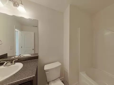 Bath - 2339 Belair Spring Rd, Augusta, GA 30909 photo 2 of 4