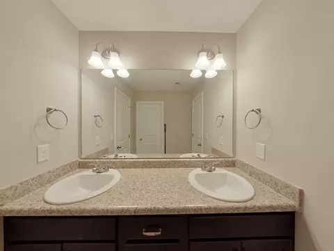 Bath - 2362 Belair Spring Rd, Augusta, GA 30909 photo 2 of 7
