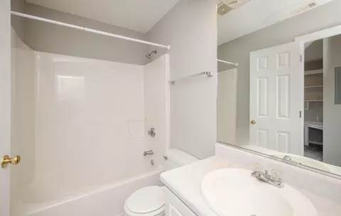 Bath - 300 Nevis Dr, Augusta, GA 30909 photo 4 of 4