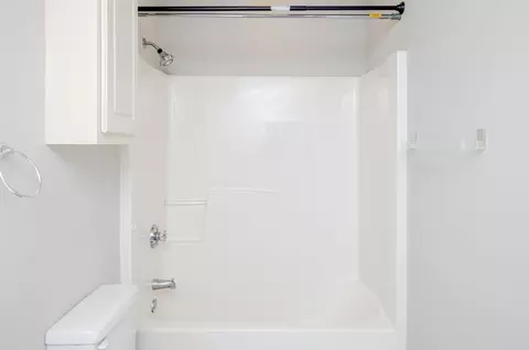 Bath - 300 Nevis Dr, Augusta, GA 30909 photo 2 of 4