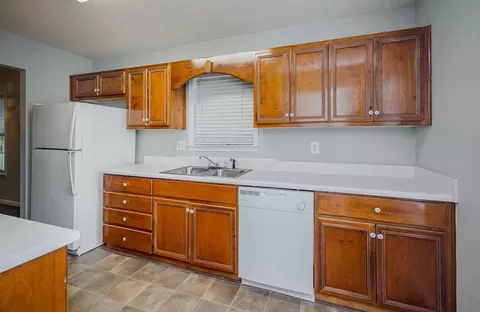 Kitchen - 300 Nevis Dr, Augusta, GA 30909 photo 3 of 4