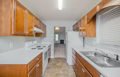 Kitchen - 300 Nevis Dr, Augusta, GA 30909 photo 2 of 4