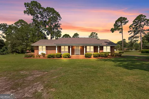 821 Harvey St, Millen, GA 30442