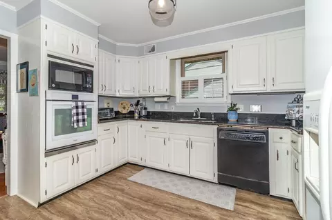 Kitchen - 3121 Ramsgate Rd, Augusta, GA 30909 photo 4 of 5