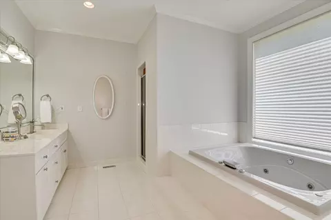 Bath - 4234 Riverside Dr, Evans, GA 30809 photo 2 of 5