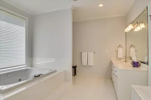 Bath - 4234 Riverside Dr, Evans, GA 30809 photo 3 of 5
