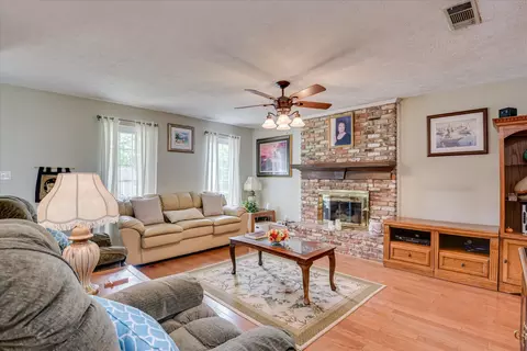 Living - 4209 Fairfield Cir, Evans, GA 30809 photo 2 of 3