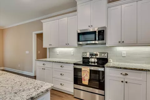 Kitchen - 105 Stonebridge Loop, Mccormick, SC 29835 photo 4 of 6