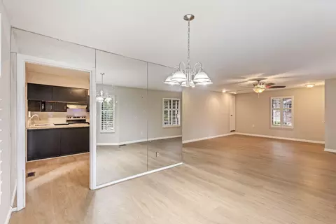 Living - 855 Wimbledon Dr, Augusta, GA 30909 photo 2 of 3