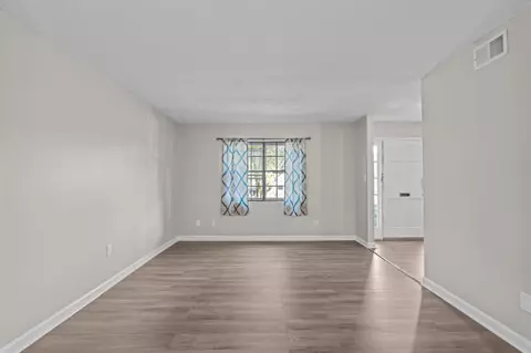 Living - 2918 Arrowhead Dr, Augusta, GA 30909 photo 2 of 5