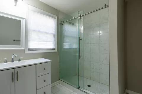 Bath - 2816 King St, Augusta, GA 30906 photo 1 of 2