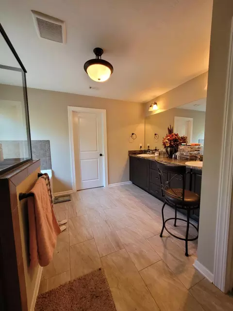 Bath - 1733 Davenport Dr, Evans, GA 30809 photo 3 of 8