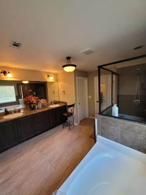 Bath - 1733 Davenport Dr, Evans, GA 30809 photo 4 of 8