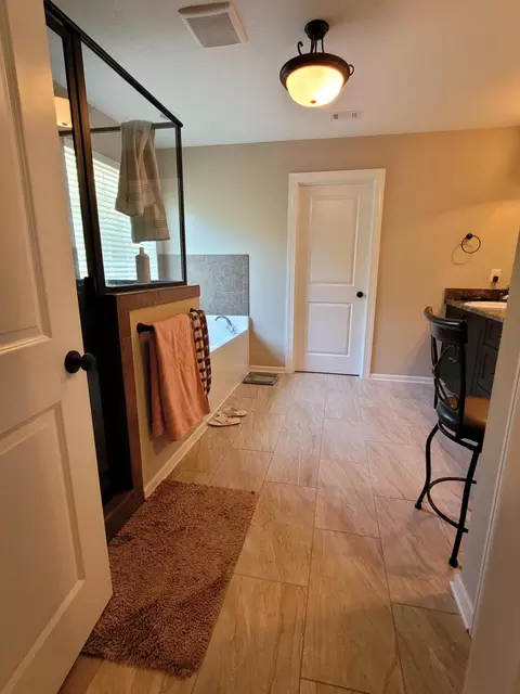 Bath - 1733 Davenport Dr, Evans, GA 30809 photo 2 of 8