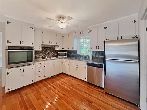 101 Parkwood Dr, Williston, SC 29853
