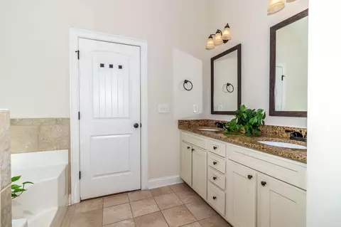 Bath - 5629 Sunbury Loop, Evans, GA 30809 photo 5 of 8