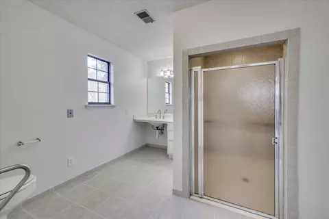 Bath - 705 Cool Brook Ct, Martinez, GA 30907 photo 2 of 4