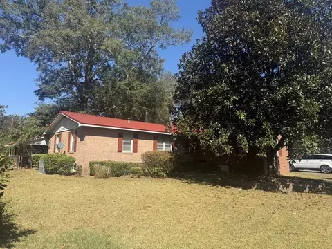 500 Circle Dr, Sandersville, GA 31082