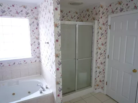 Bath - 4045 Dowling Dr, Martinez, GA 30907 photo 2 of 5
