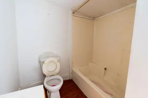 Bath - 1916 Walker St, Augusta, GA 30904 photo 2 of 2
