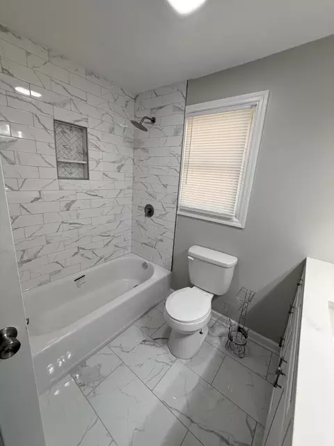 Bath - 1610 Carpenter St, Augusta, GA 30901 photo 1 of 2