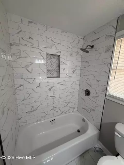 Bath - 1610 Carpenter St, Augusta, GA 30901 photo 2 of 2