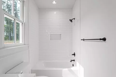 Bath - 724 Campana Dr, Evans, GA 30809 photo 6 of 8