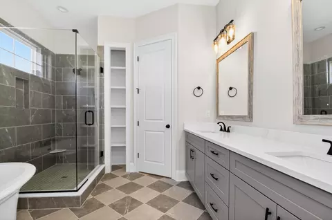 Bath - 667 River Oaks Ln, Evans, GA 30809 photo 1 of 6