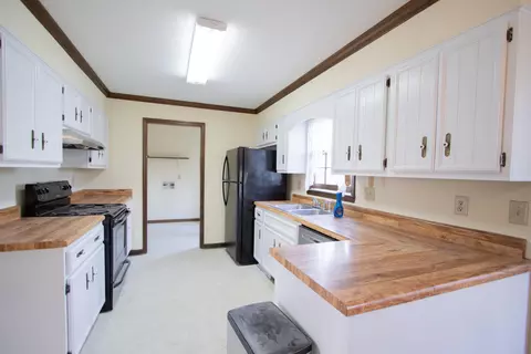Kitchen - 155 Stone Mill Dr, Augusta, GA 30907 photo 2 of 4